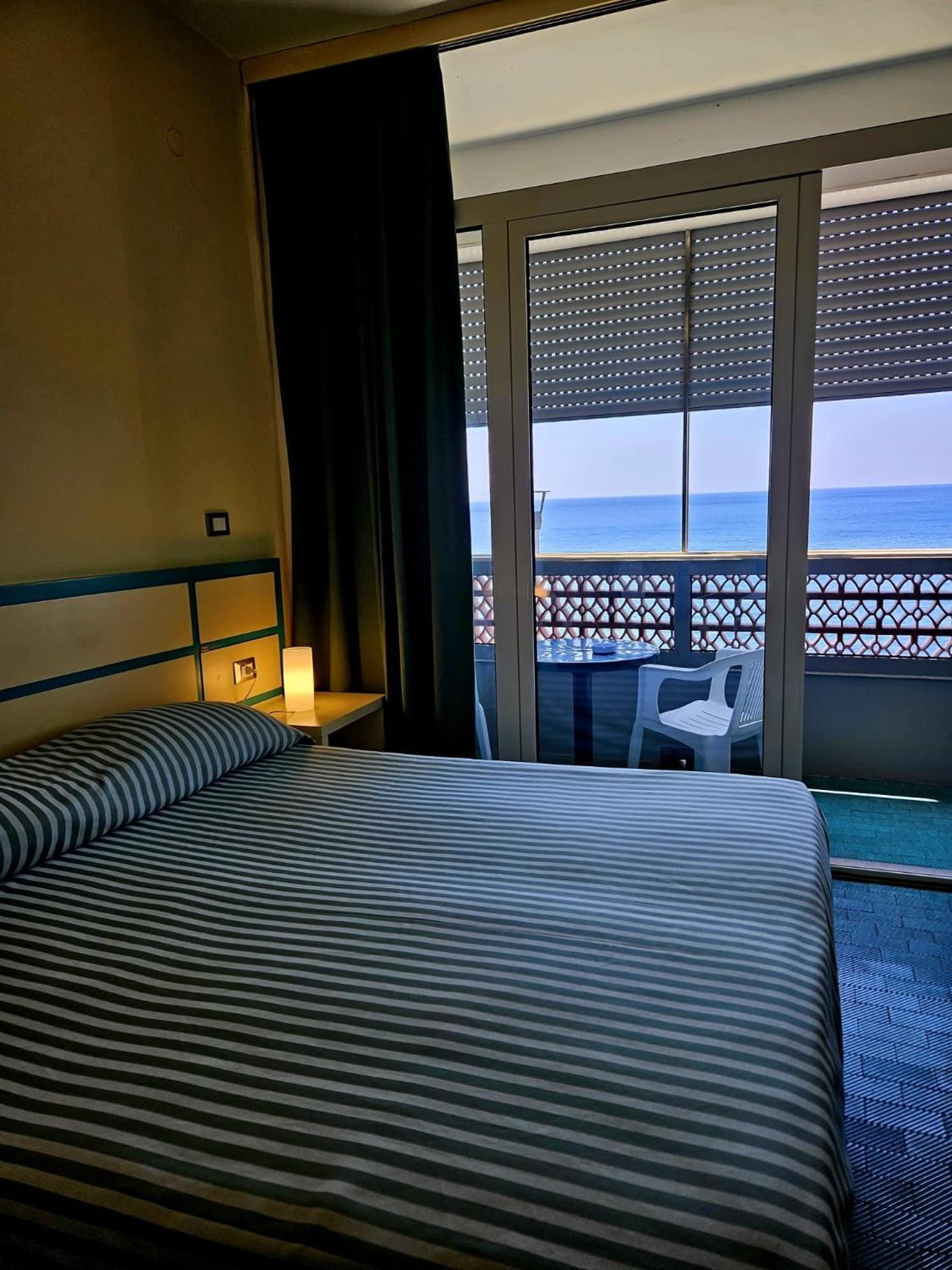 Hotel La Scogliera Каві-ді-Лаванья Екстер'єр фото