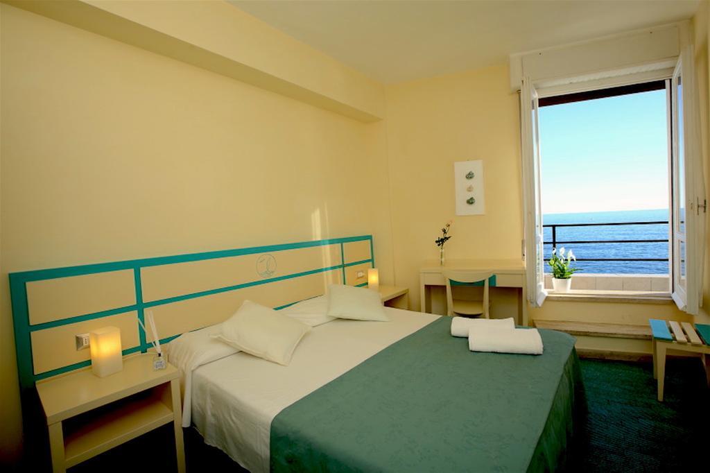Hotel La Scogliera Каві-ді-Лаванья Екстер'єр фото